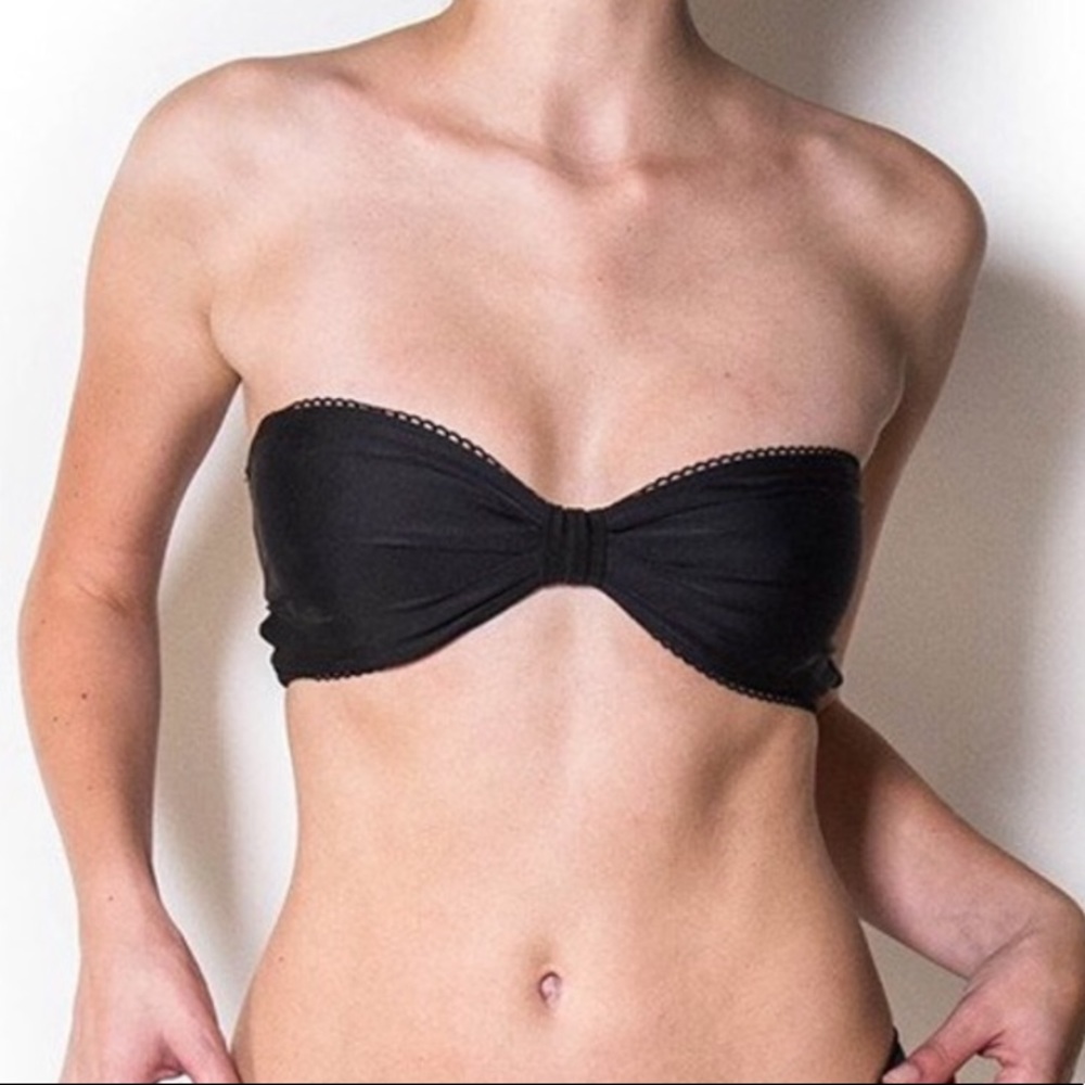 NWT. MANDALYNN. Brit Bikini Top - Size Small